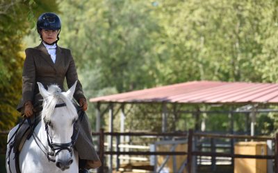 Yeguada Cartuja y la Asociación de Monta a La Amazona sellan un acuerdo que impulsa la tradición y el papel de la mujer