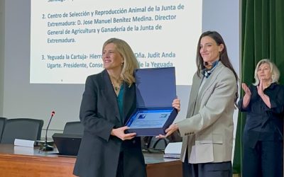 La Yeguada Cartuja recibe el reconocimiento de la universidad de extremadura por su colaboración en proyectos de innovación
