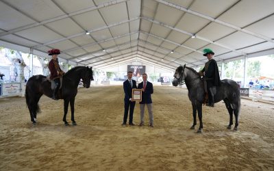 Yeguada Cartuja Hierro del Bocado recibe el reconocimiento de ANDUCAB a su trayectoria y compromiso con el caballo